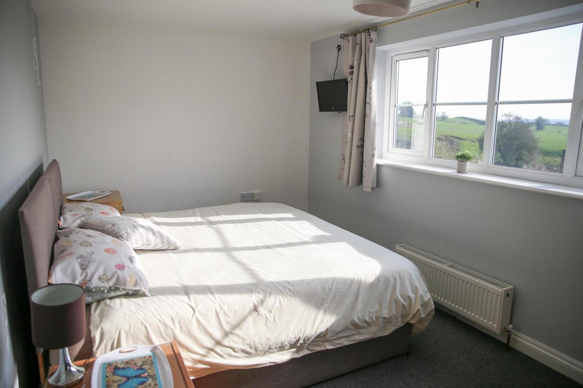 With Hottub Near Altontowers & Waterworld Sot Stoke-on-Trent